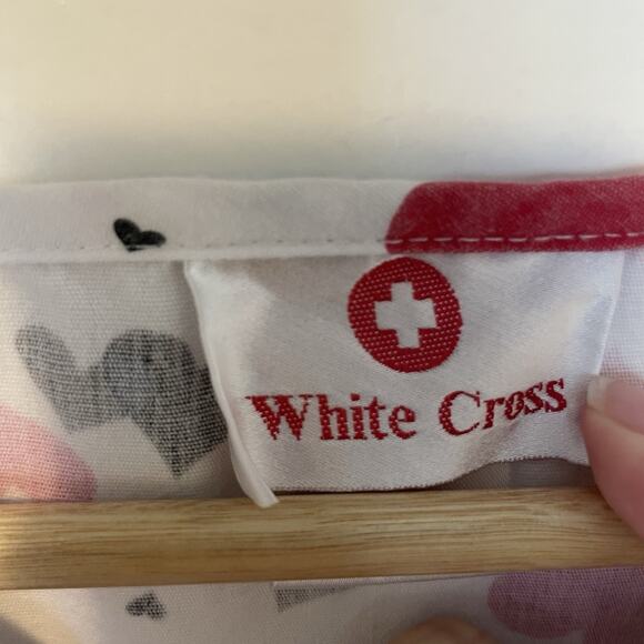 White Cross Scrub Top Size Medium Valentines Heart Print Pink Red Pockets EUC - Picture 6 of 7